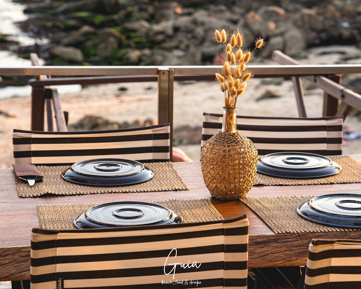 Guia Beach, Food & Drinks